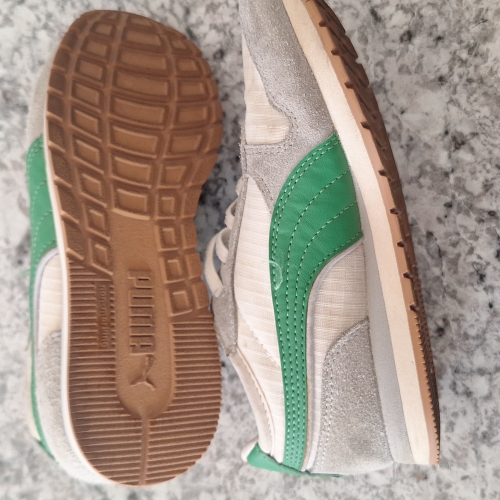Boy Puma Sneakers Size 1 - Picture 3 of 3